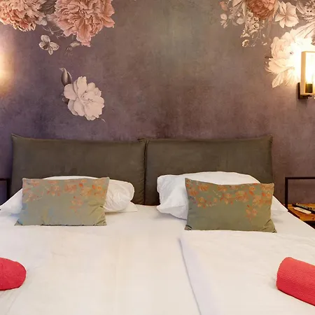 Am Bahnhof * Fribourg im Breisgau